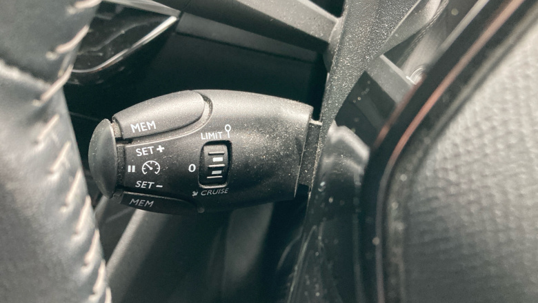 Peugeot 2008 1.2 PureTech Allure Premium 5dr Petrol Estate